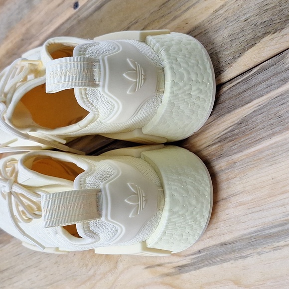 Adidas shoes - Picture 5 of 7